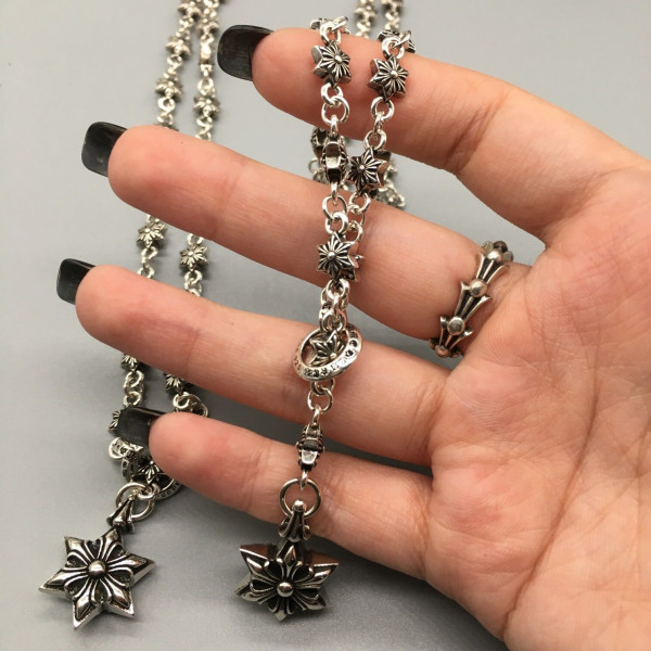 Ch**me He**ts necklace