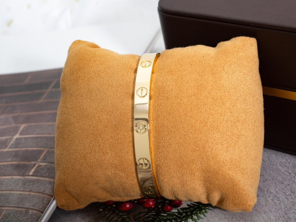 Ca*t*er bracelet