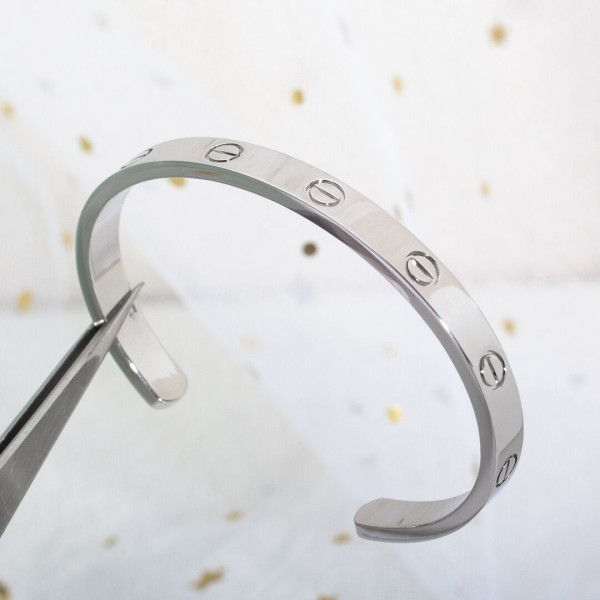 Ca*t*er bracelet