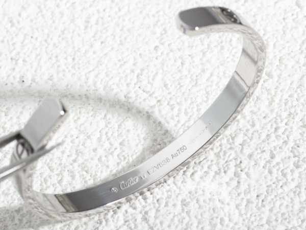 Ca*t*er bracelet