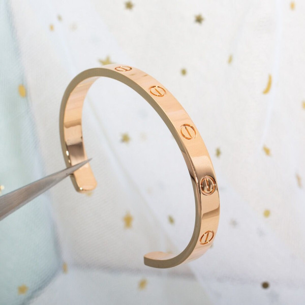 Ca*t*er bracelet