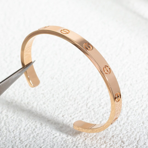 Ca*t*er bracelet