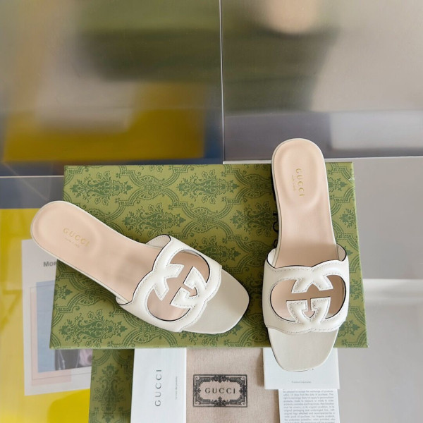 G*u*i slide sandal