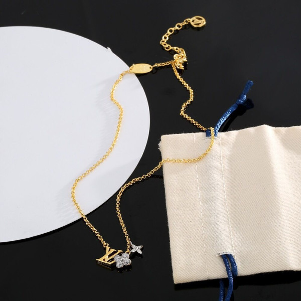 l0*is V*t0n necklace