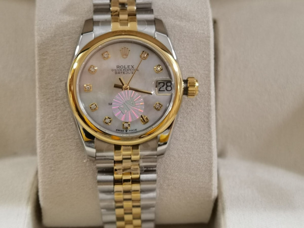 R*l*x watch