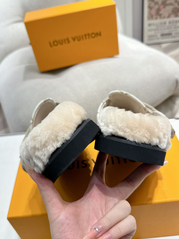 l0*is V*t0n sandals