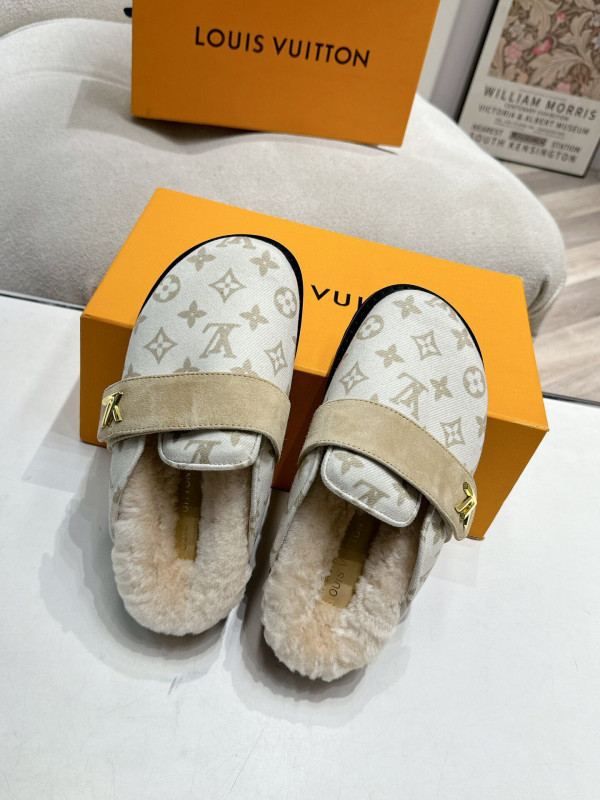 l0*is V*t0n sandals