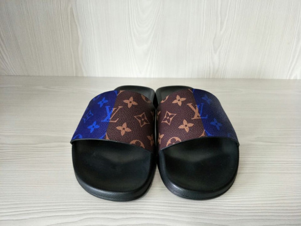 l0*is V*t0n slippers