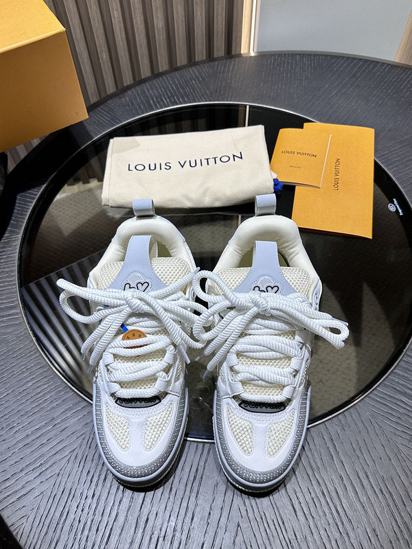 l0*is V*t0n trainer sneaker