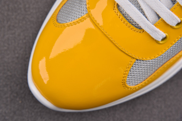 Pra*a sneaker