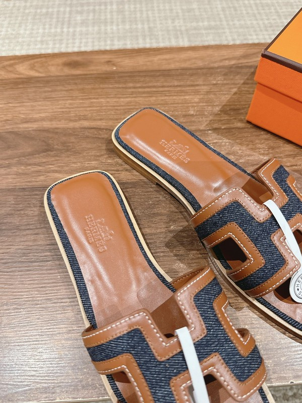 H**mes sandals