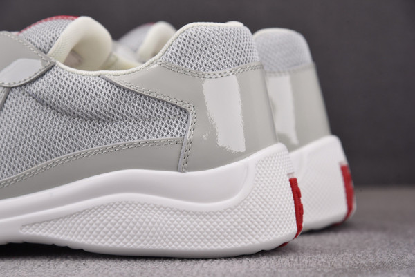 Pra*a sneaker