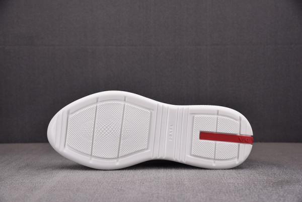 Pra*a sneaker