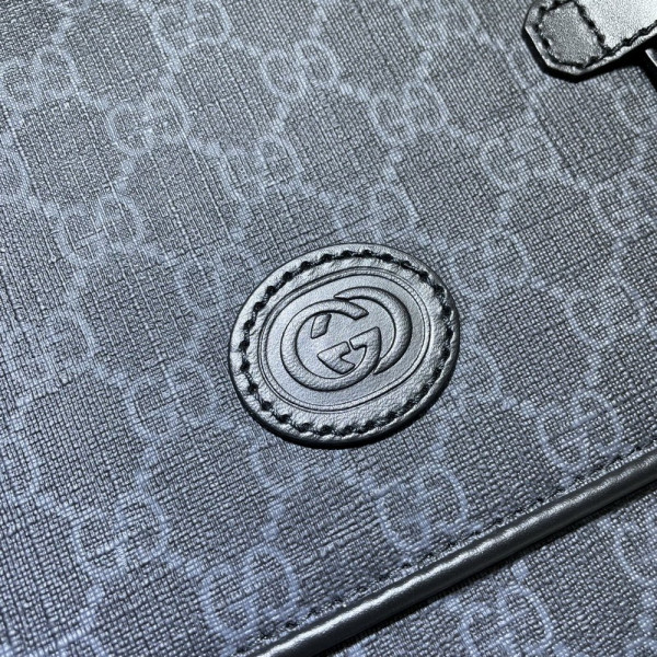 G*u*i gg messenger bag