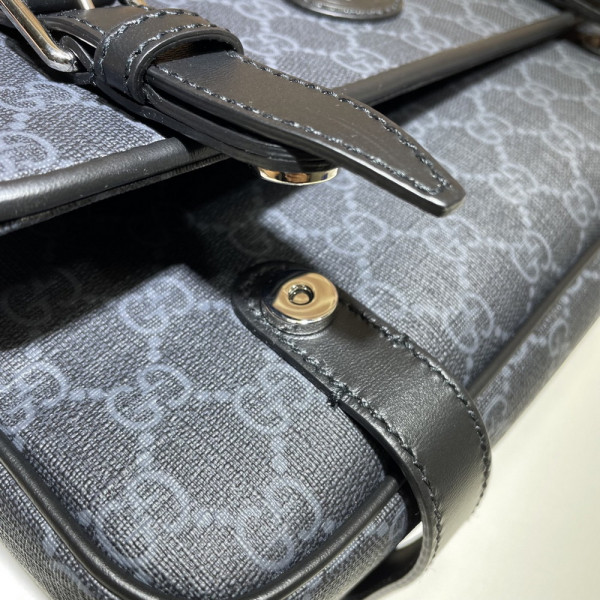 G*u*i gg messenger bag