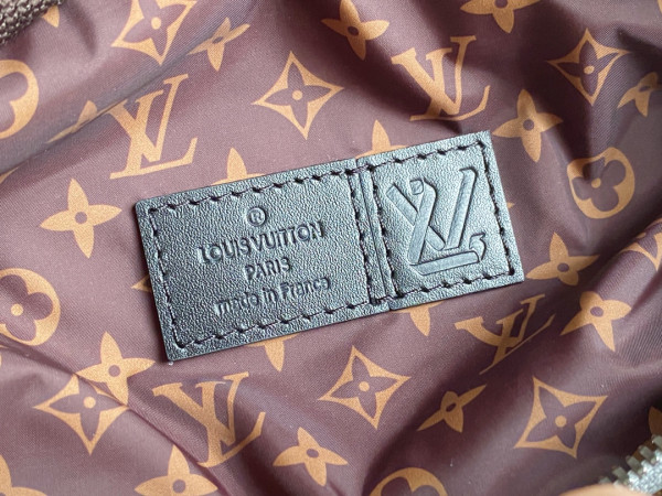 l0*is V*t0n maxi bumbag