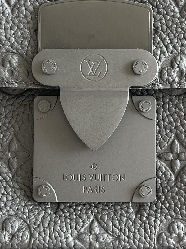 l0*is V*t0n s lock messenger
