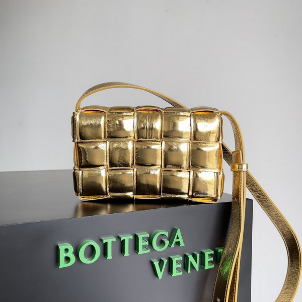 bo*te*ga Ve*ne*ta cassette