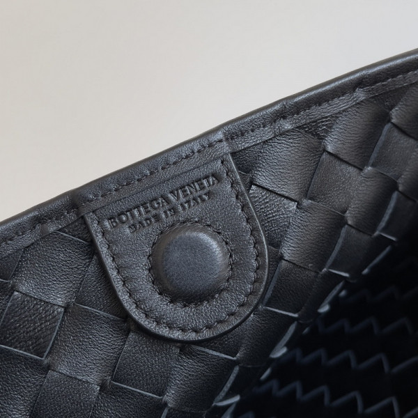 bo*te*ga Ve*ne*ta  classic sardine top handle bag