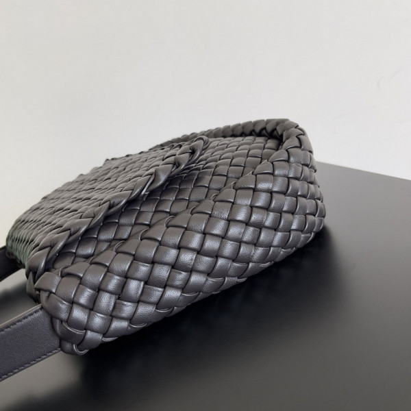 bo*te*ga Ve*ne*ta small cobble shoulder bag