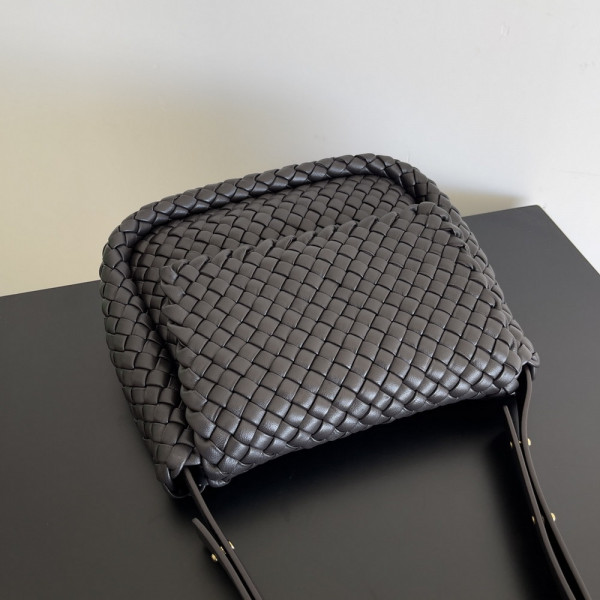bo*te*ga Ve*ne*ta small cobble shoulder bag