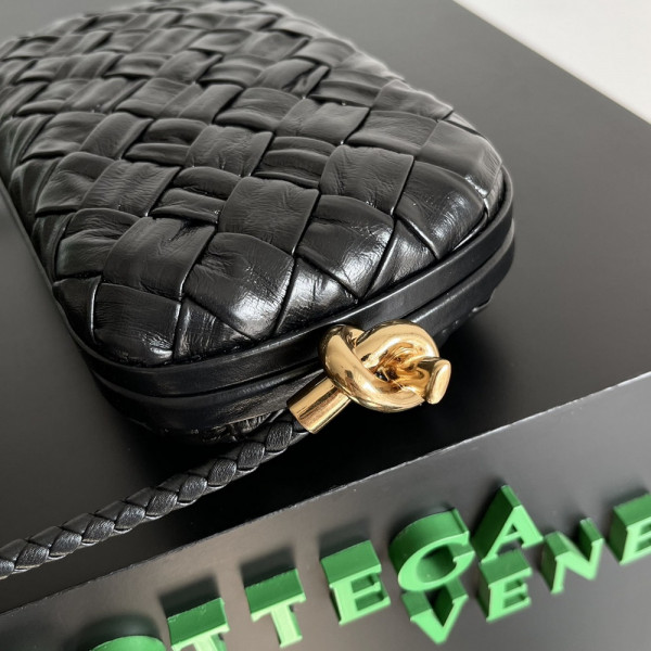 bo*te*ga Ve*ne*ta knot minaudiere on strap