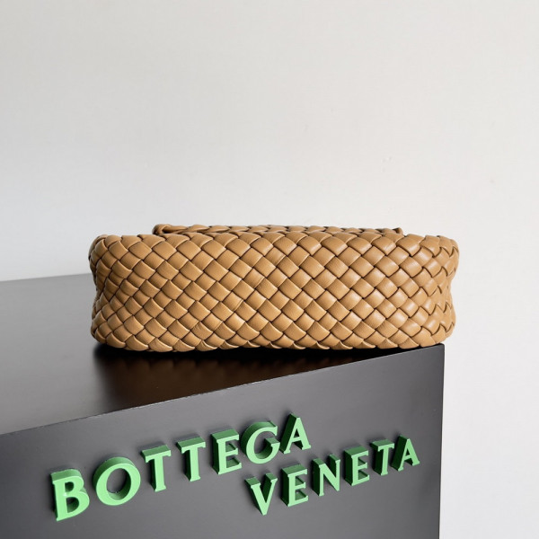 bo*te*ga Ve*ne*ta  small cobble shoulder bag