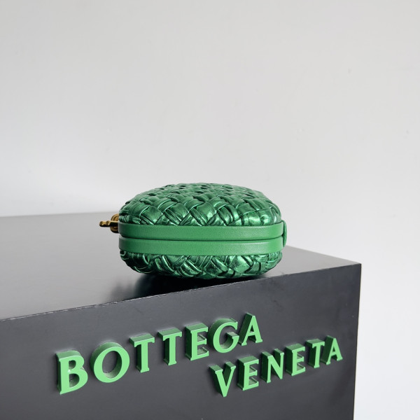 bo*te*ga Ve*ne*ta knot minaudiere