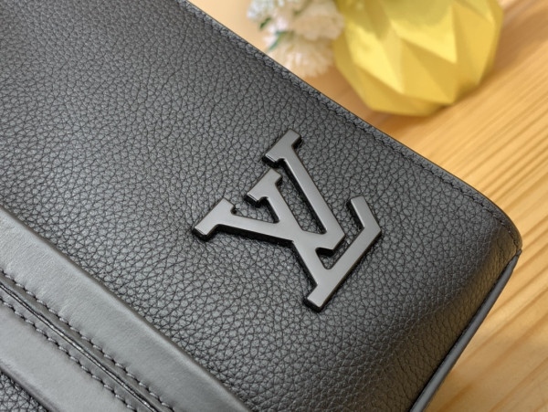 l0*is V*t0n  aerogram tote