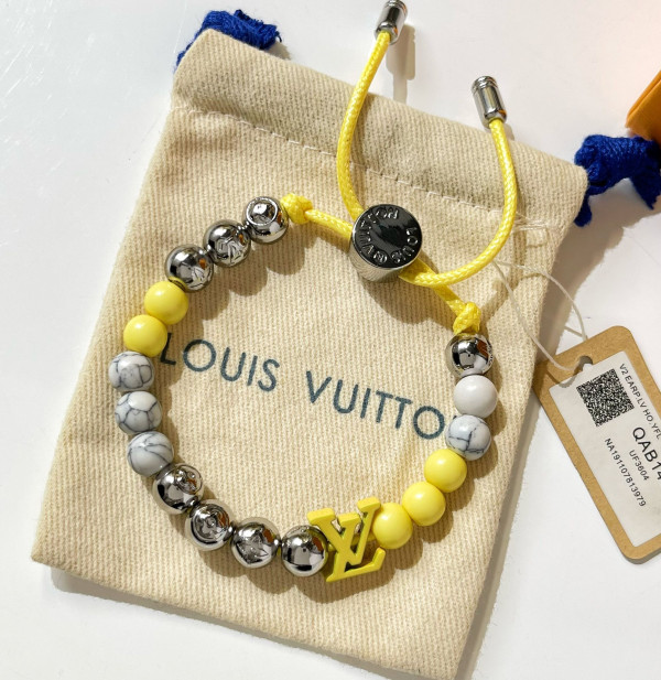 l0*is V*t0n bracelet