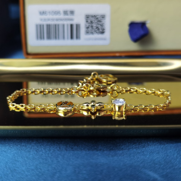 l0*is V*t0n bracelet