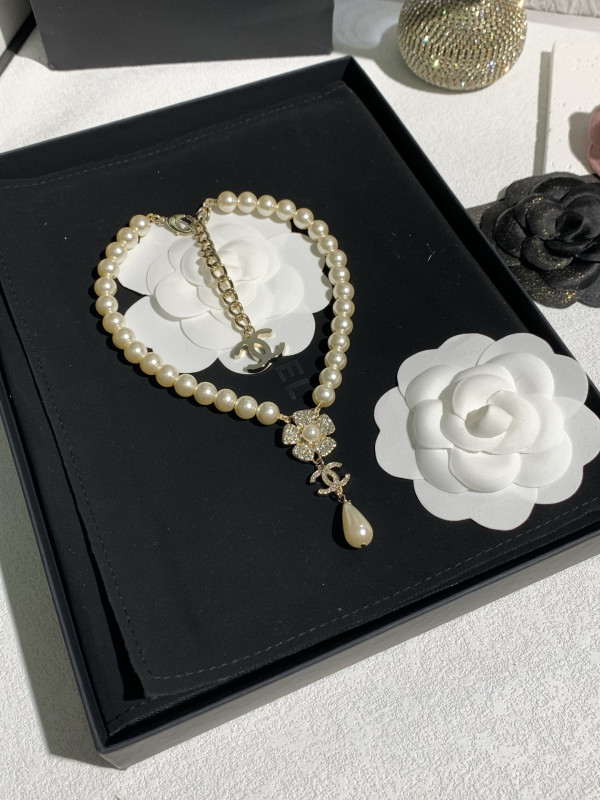 CL NECKLACE