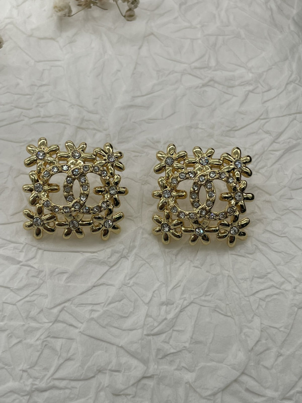 CL EARRINGS