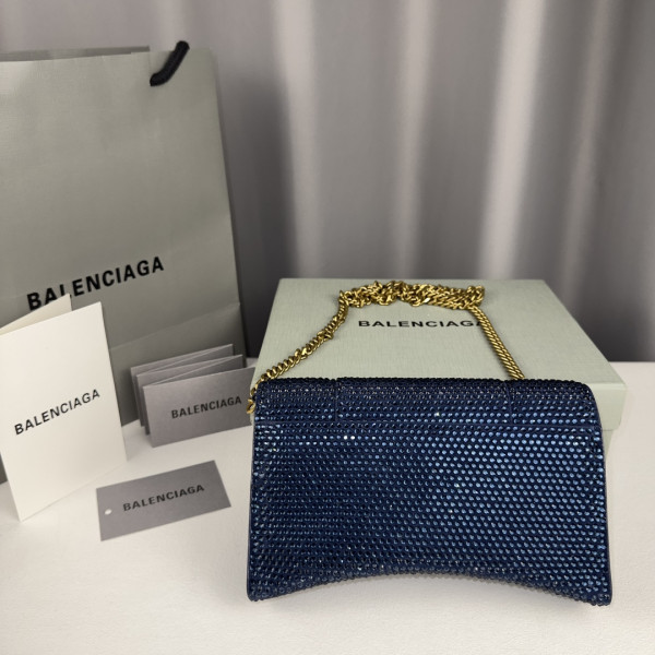 Ba*len*cia*ga hourglass wallet on chain