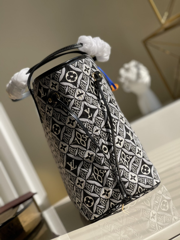 l0*is V*t0n neverfull mm