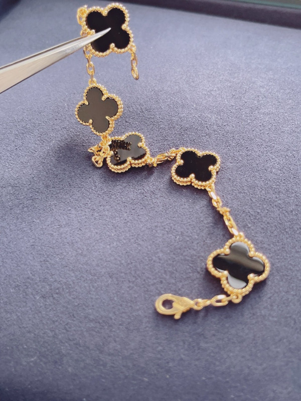 V*N CL*F & arpels  perlée bracelet