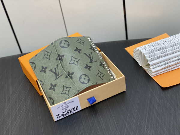 l0*is V*t0n pocket organizer