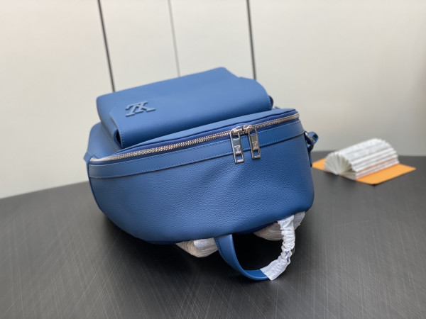 l0*is V*t0n takeoff backpack