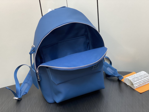 l0*is V*t0n takeoff backpack