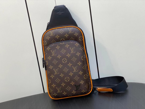 l0*is V*t0n avenue slingbag