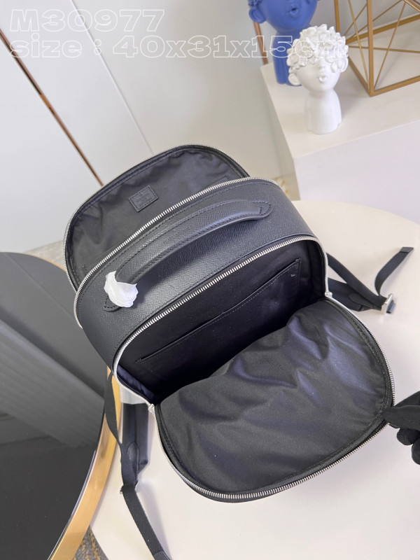 l0*is V*t0n avenue backpack