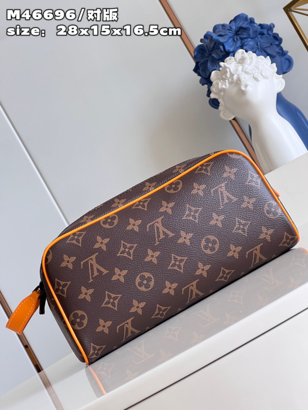 l0*is V*t0n dopp kit toilet pouch