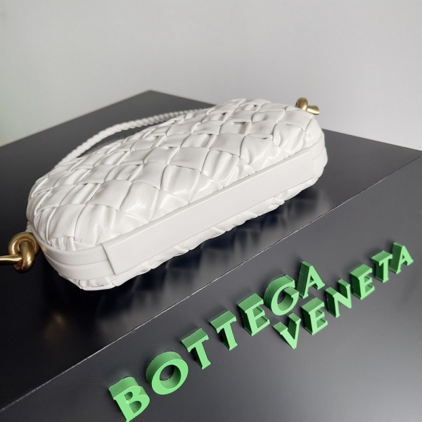 bo*te*ga Ve*ne*ta knot minaudiere on strap