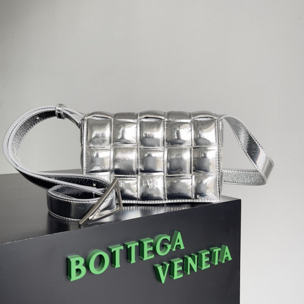 bo*te*ga Ve*ne*ta cassette