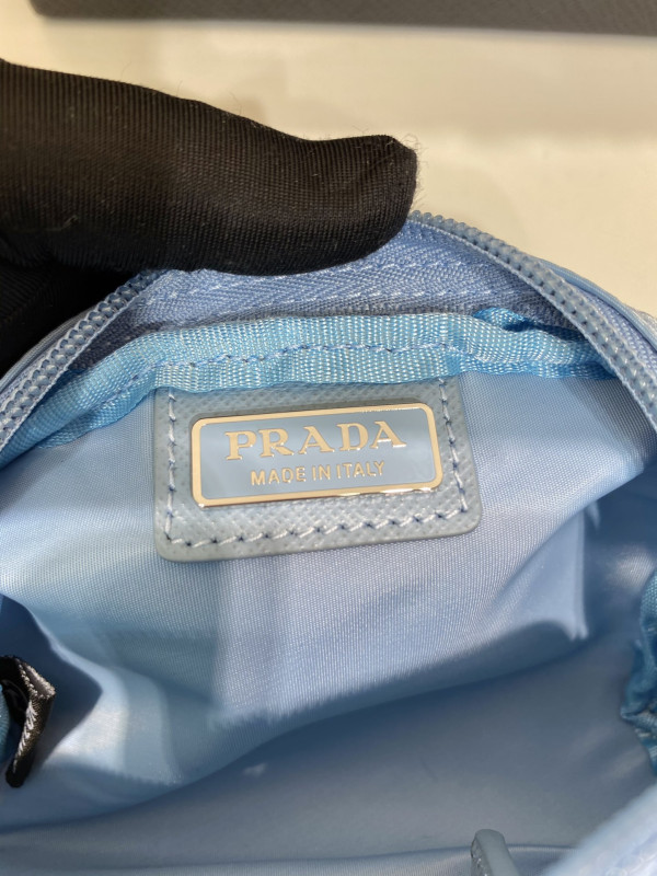 Pra*a re-nylon necessaire