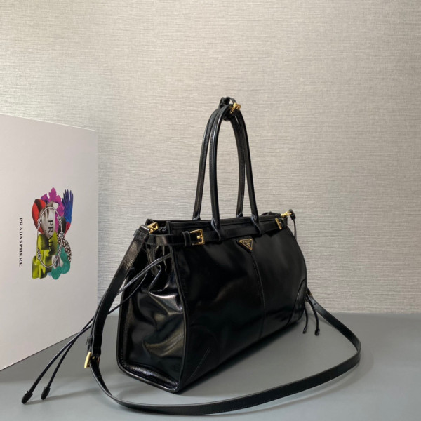 Pra*a large leather handbag