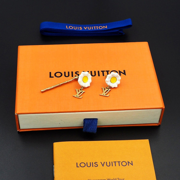 l0*is V*t0n earrings