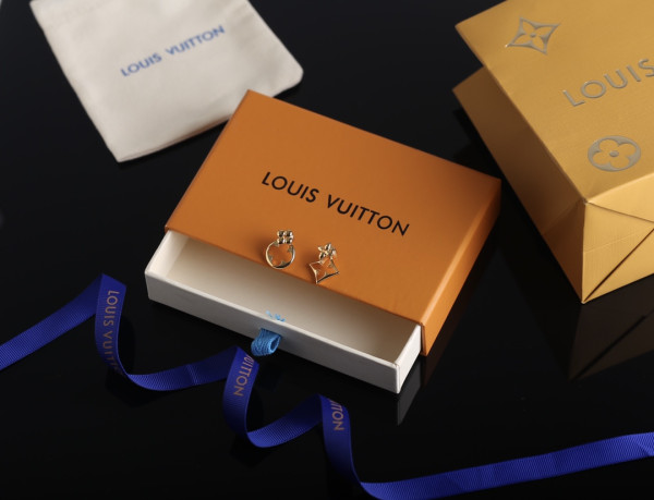 l0*is V*t0n earrings