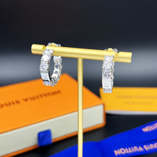 l0*is V*t0n earrings