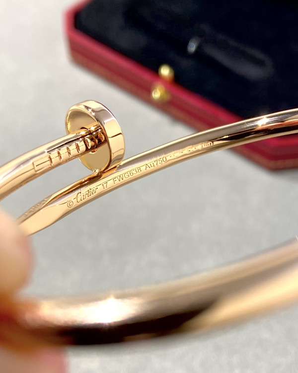 Ca*t*er  bracelet